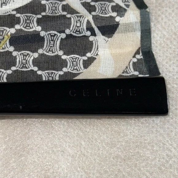 Preloved Celene fan Collection black excellent condition comes with pouch. - Picture 4 of 7